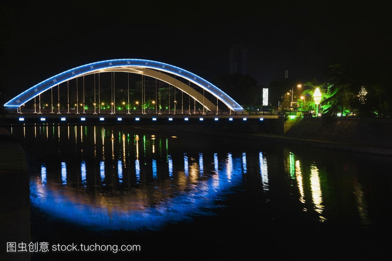 反射河的一座桥合肥安徽中国