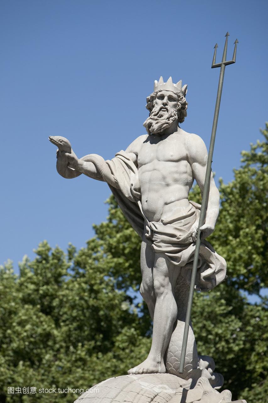 西班牙马德里,康诺夫斯广场的海神雕像