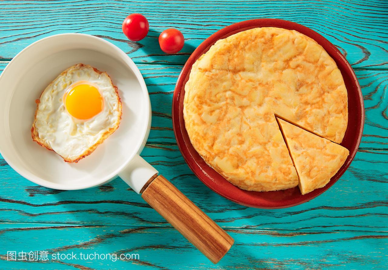 鸡蛋容易在白色平底锅和土豆煎蛋从西班牙小吃
