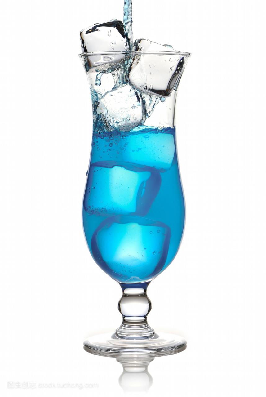 蓝色柑香酒鸡尾酒玻璃