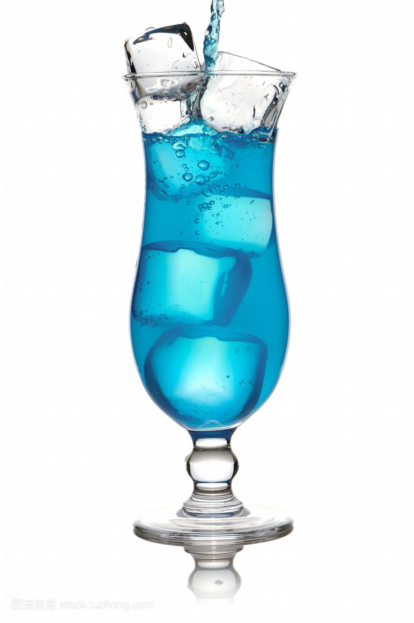 蓝色柑香酒鸡尾酒玻璃