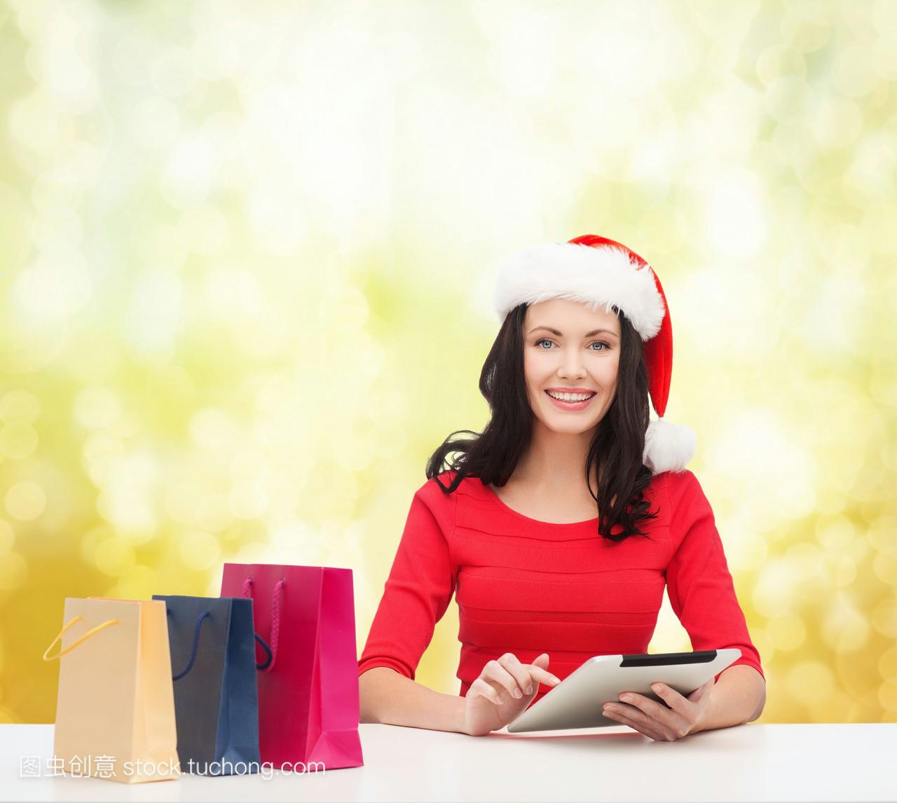 圣诞节圣诞,网上购物和电子产品概念--微笑的女