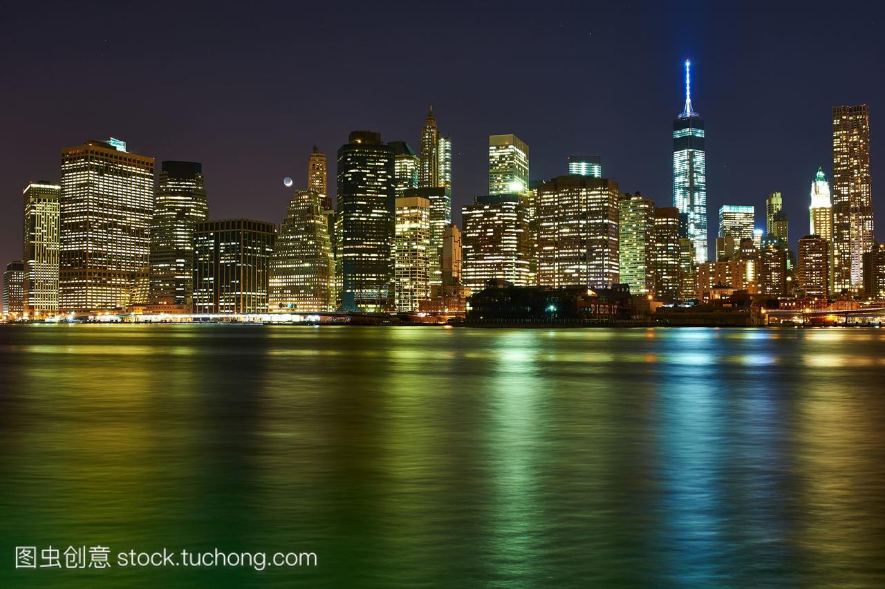 纽约布鲁克林区的曼哈顿下城夜景