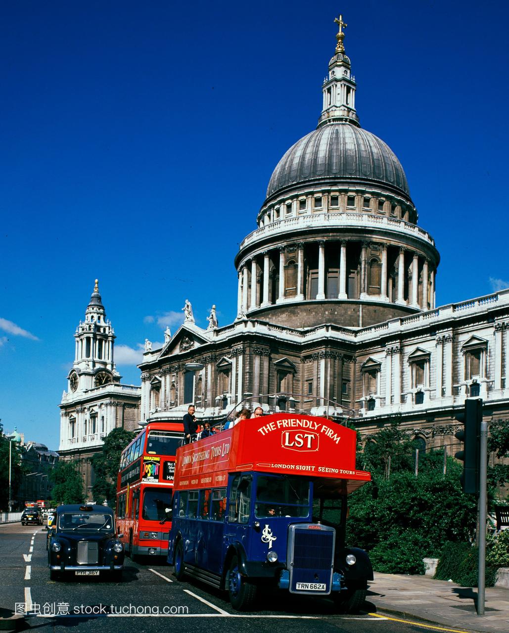 圣保罗大教堂和观光巴士,伦敦