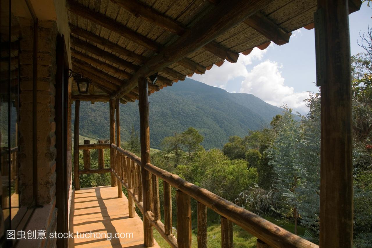 以安第斯云林为视角的委内瑞拉住宅的木制阳台
