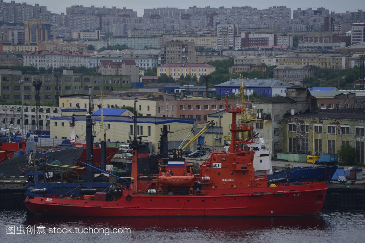 俄罗斯破冰船在摩尔曼斯克港。