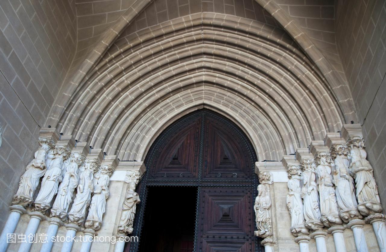 葡萄牙埃武拉大教堂使徒教堂的主要门户-通用