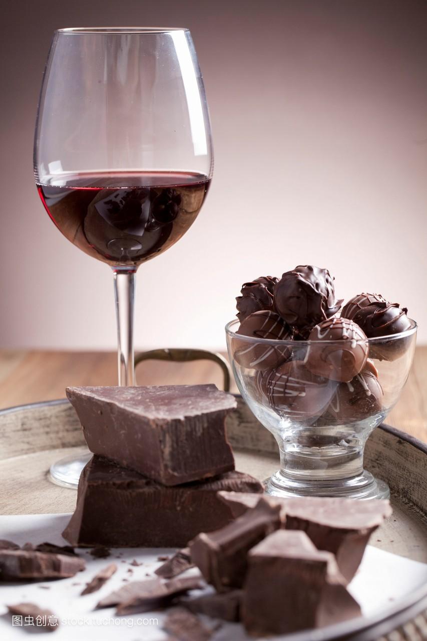 n,chocolate,巧克力,酒杯,wine glass,红葡萄酒,li