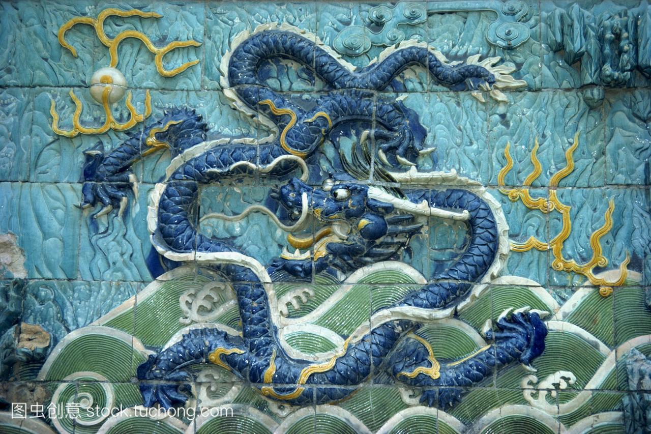 龙在瓷砖墙上龙在紫禁城在北京中国亚洲
