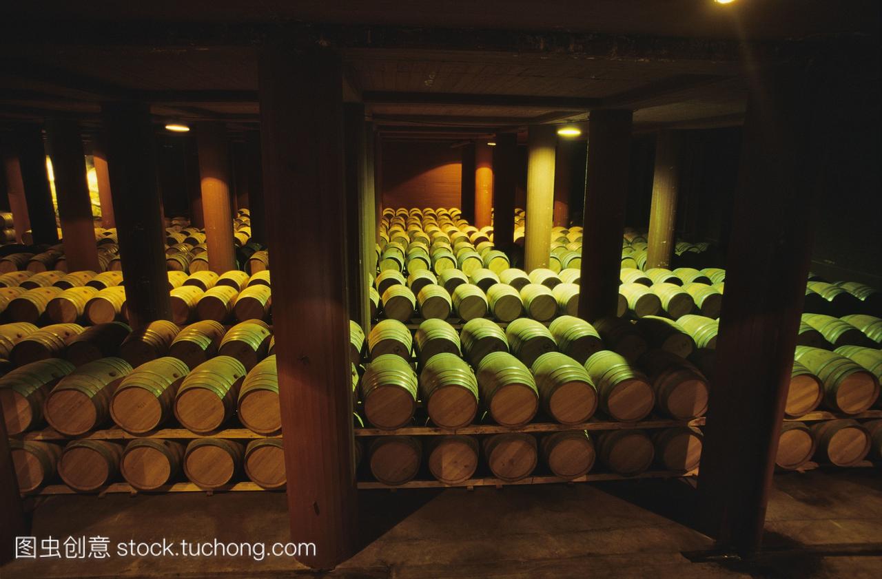 阿根廷门多萨葡萄酒酒窖中内部