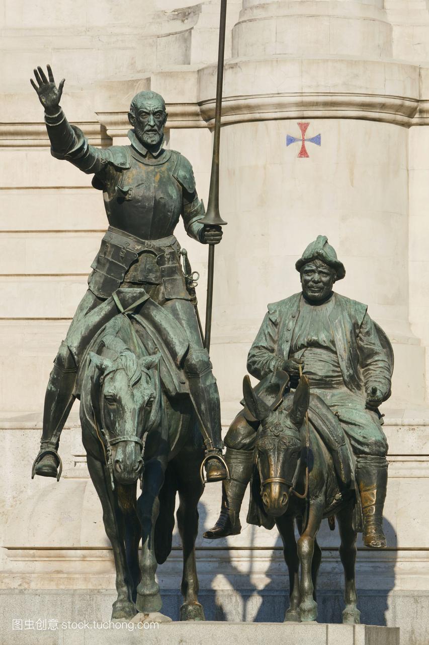 塞万提斯纪念碑在西班牙花园广场堂吉诃德骑他