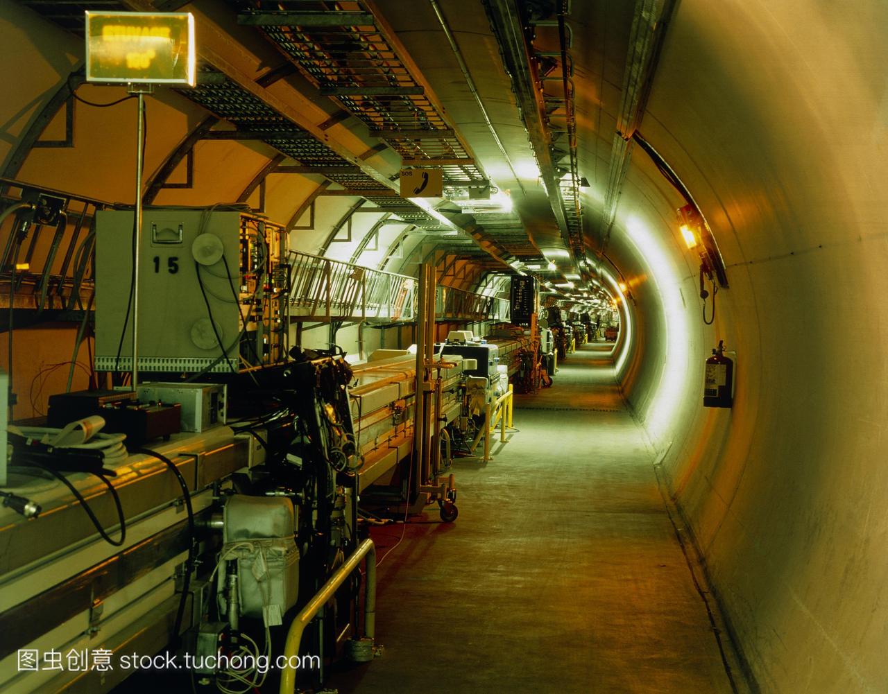 地蜡欧洲粒子物理研究所的大型正负电子对撞机
