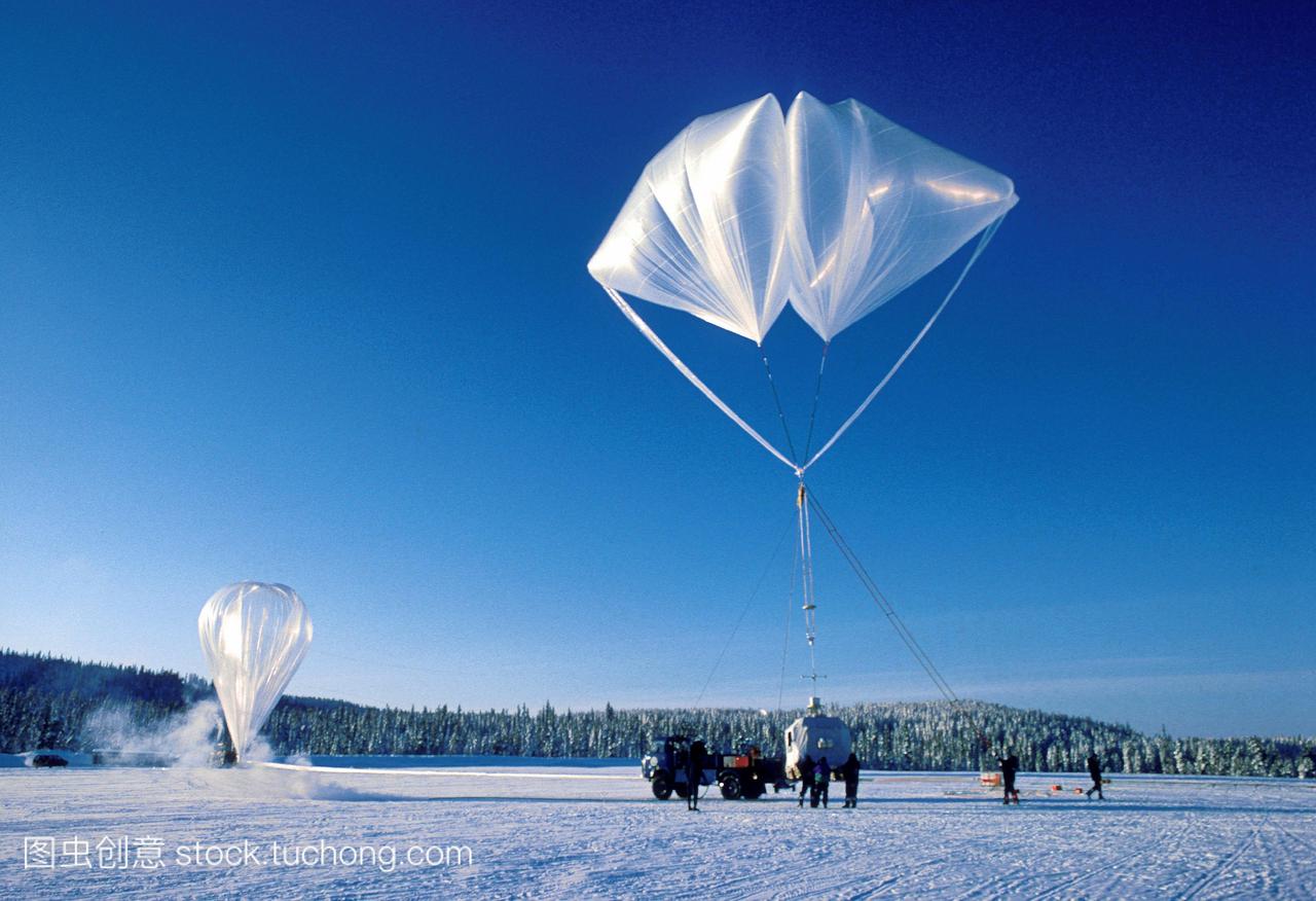 北极臭氧研究。从北极发射的气象气球来研究平