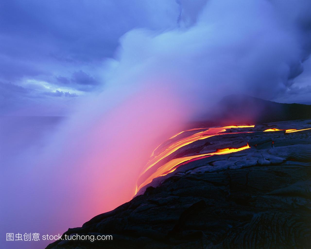 熔岩流。在夏威夷最大的岛屿夏威夷海岸,随着