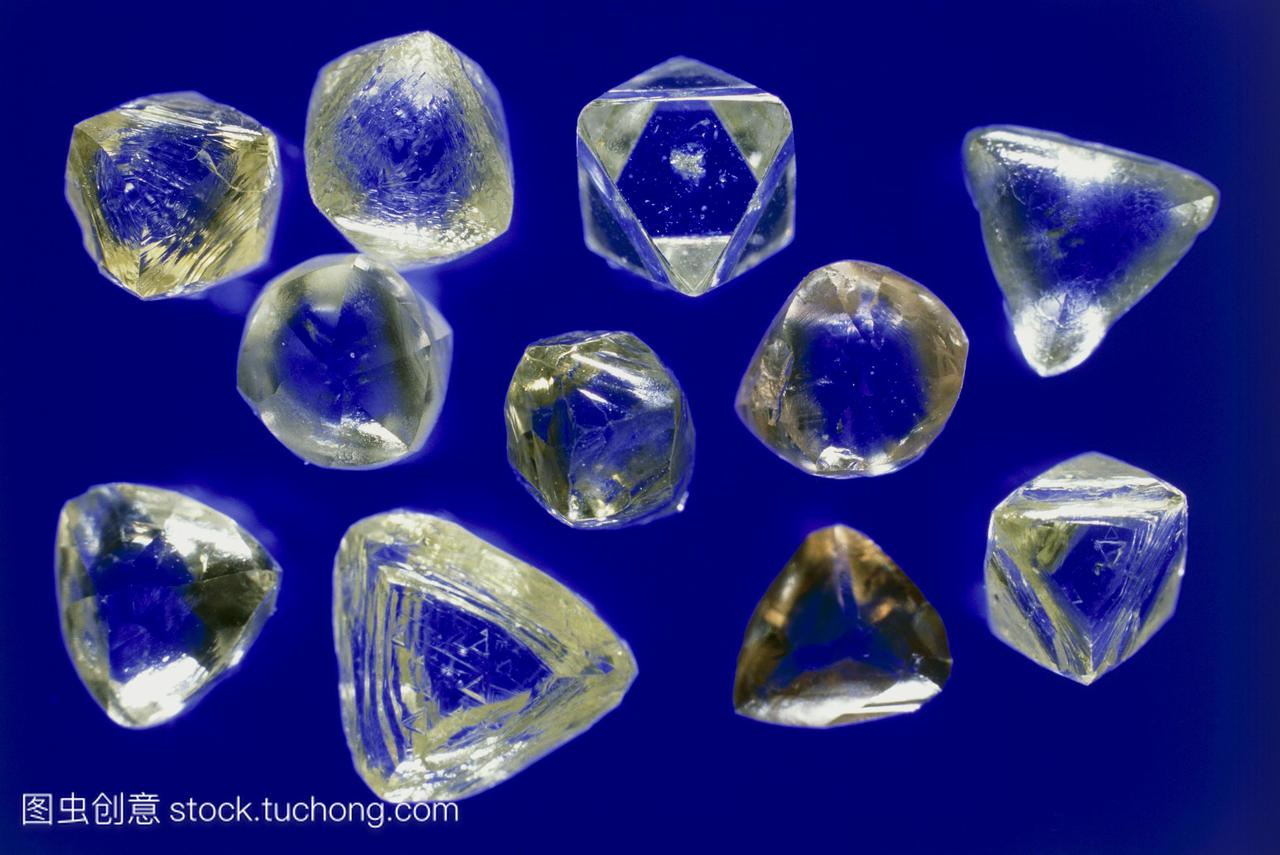 工业钻石。金刚石是一种自然产生的碳,在巨大