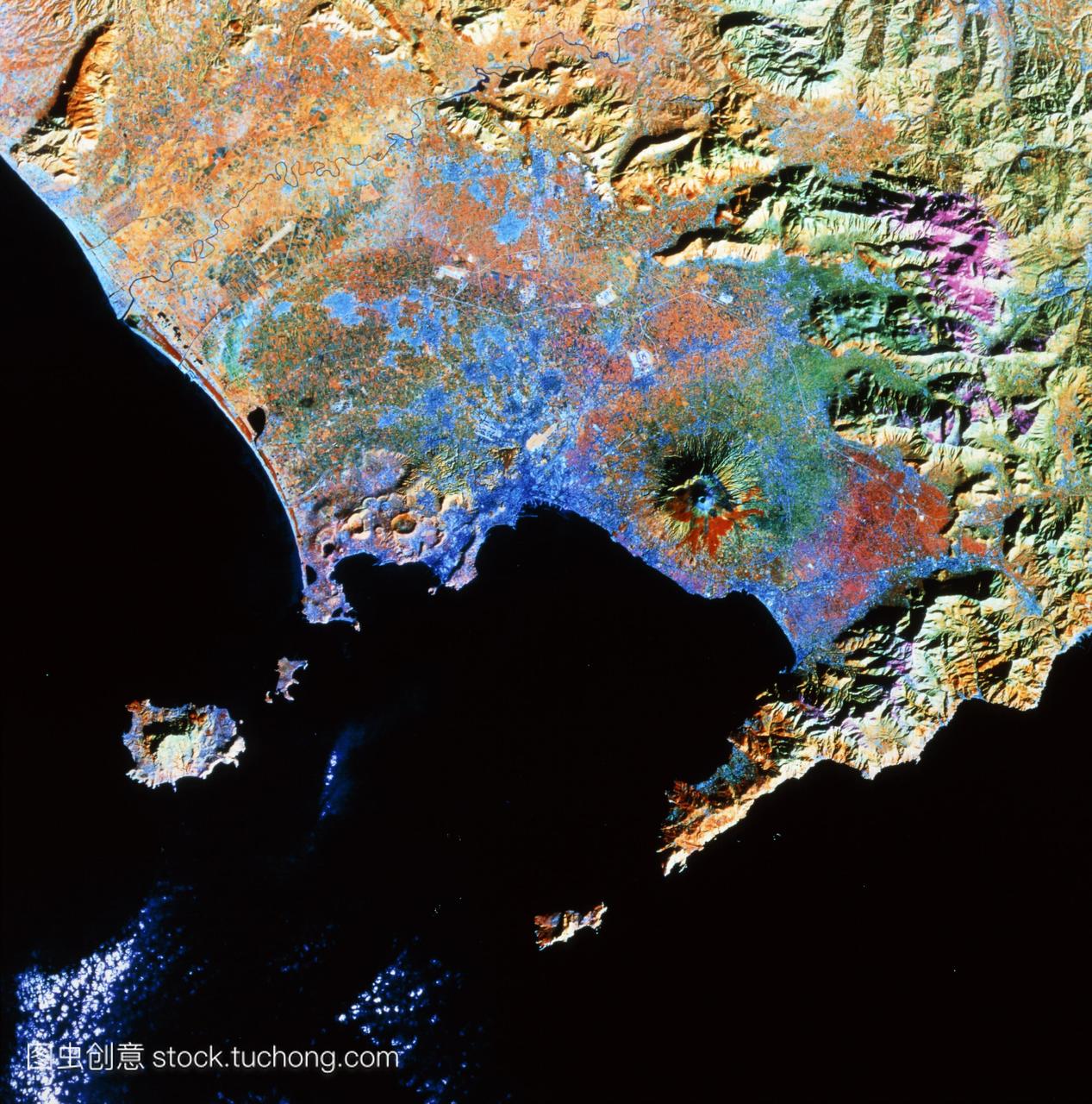 伪彩色卫星图像周围的那不勒斯意大利。图像的
