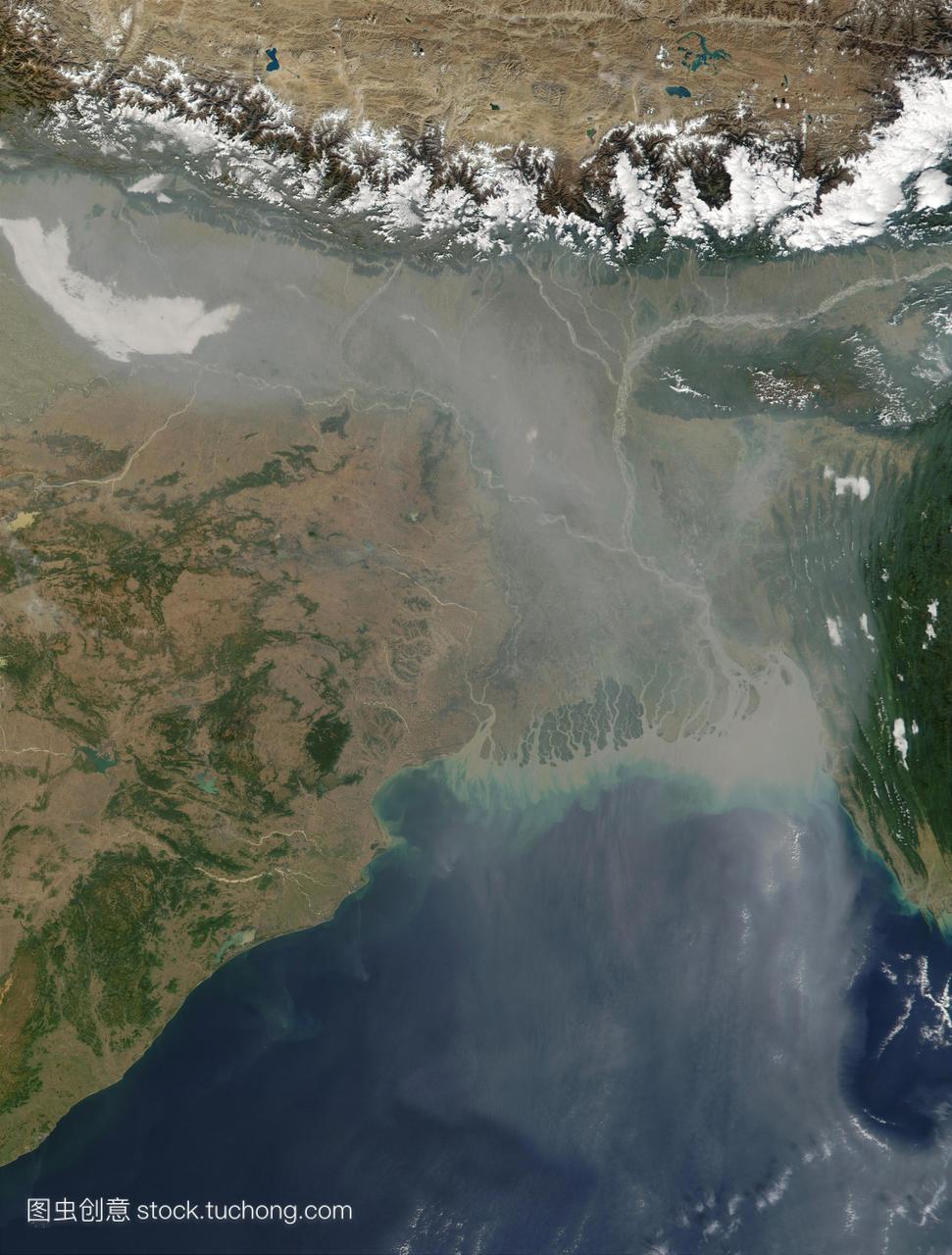 大气污染。卫星图像的气溶胶污染灰霾高于印度