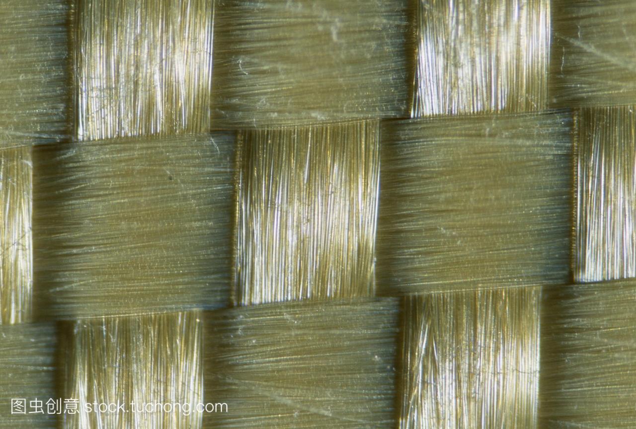 凯夫拉尔纤维编织成材料。凯夫拉尔是1965年