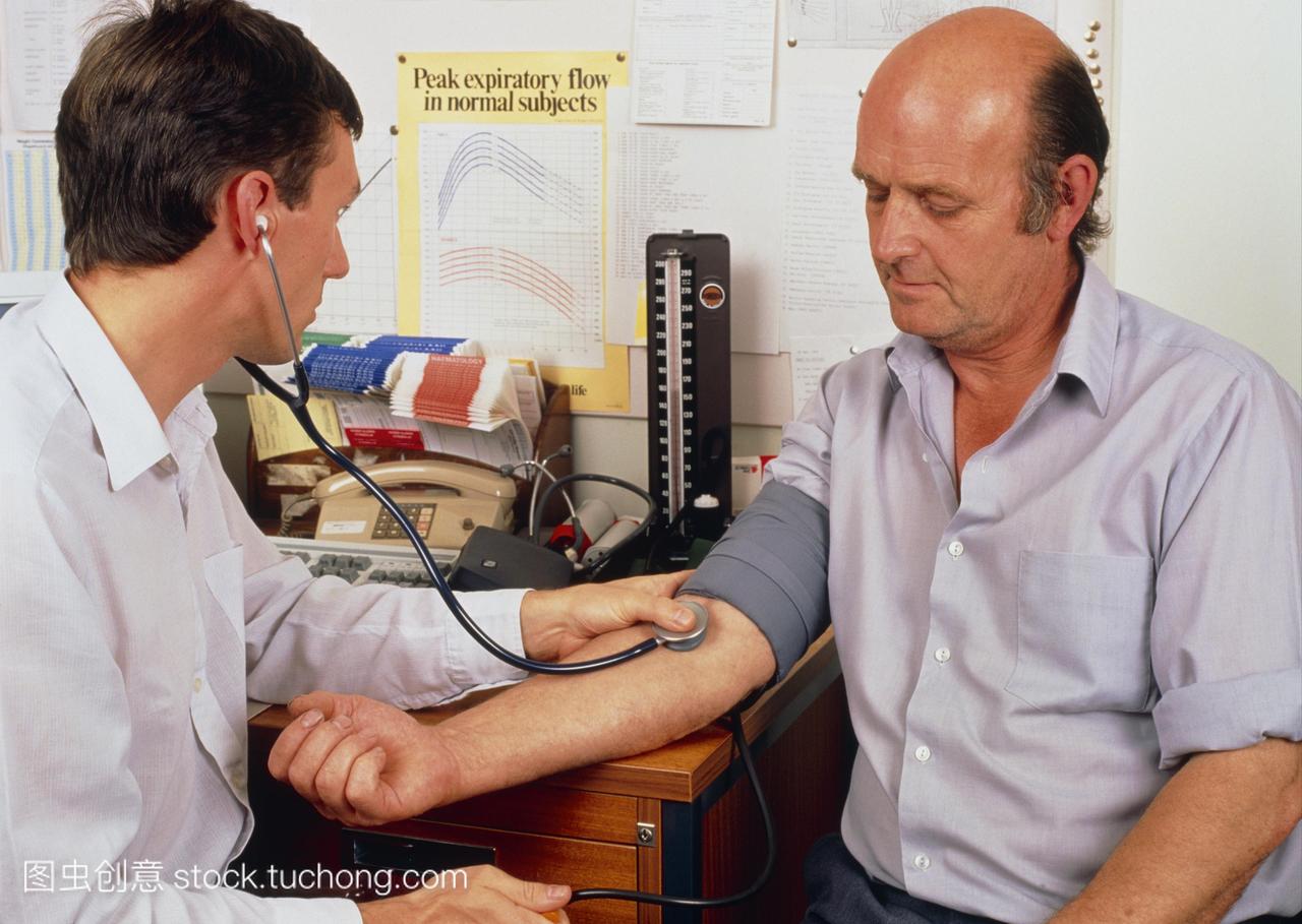 模型发布。全科医生将使用血压计测量血压。血