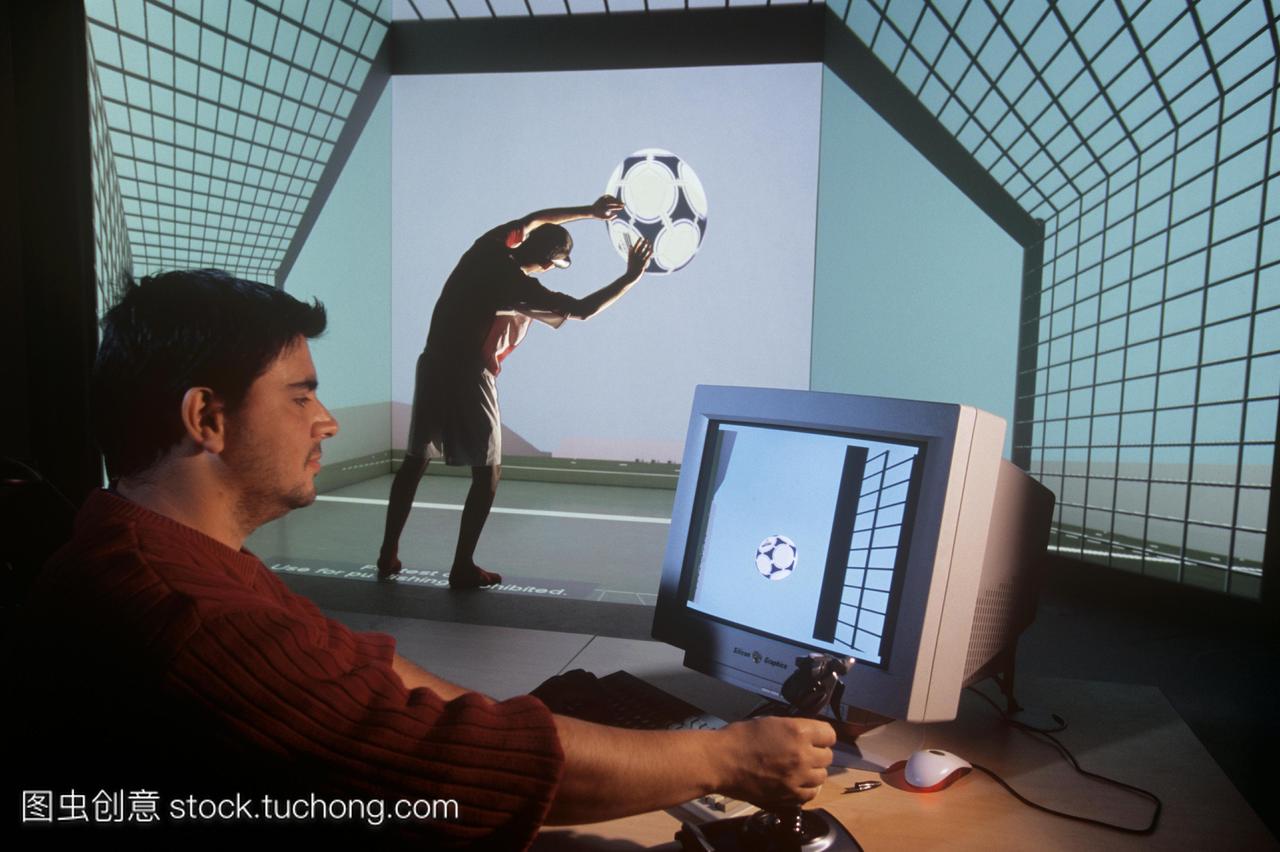 足球的研究。研究员进行虚拟现实足球运动实验