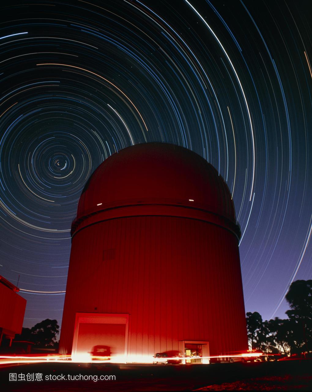 英澳望远镜。英国-澳大利亚望远镜aat圆顶的延