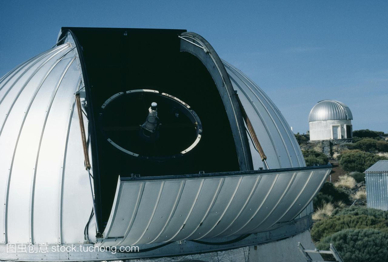 卡洛斯·桑切斯红外望远镜。这台15米高的望