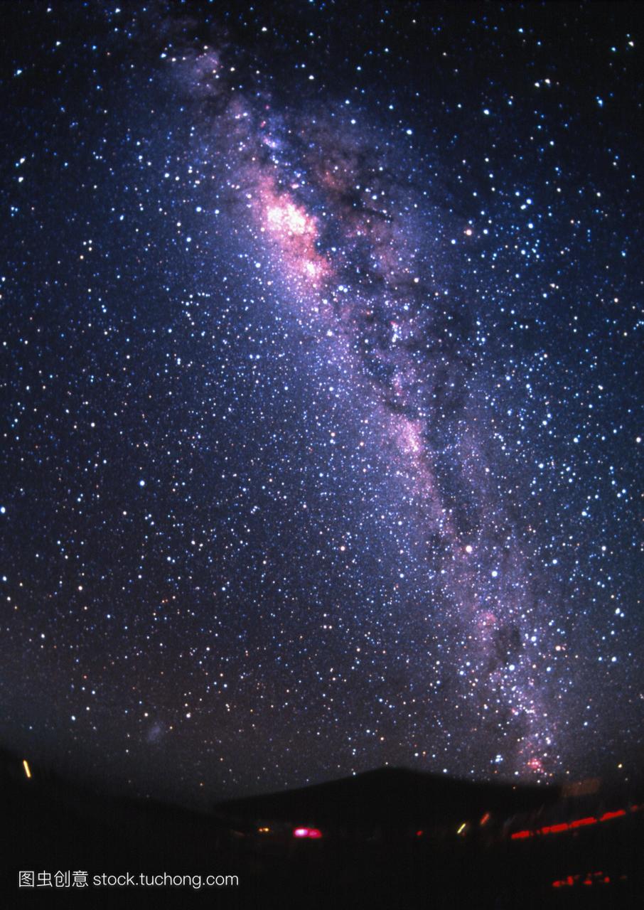 夜空的银河光学图像显示出银河系的一部分银河