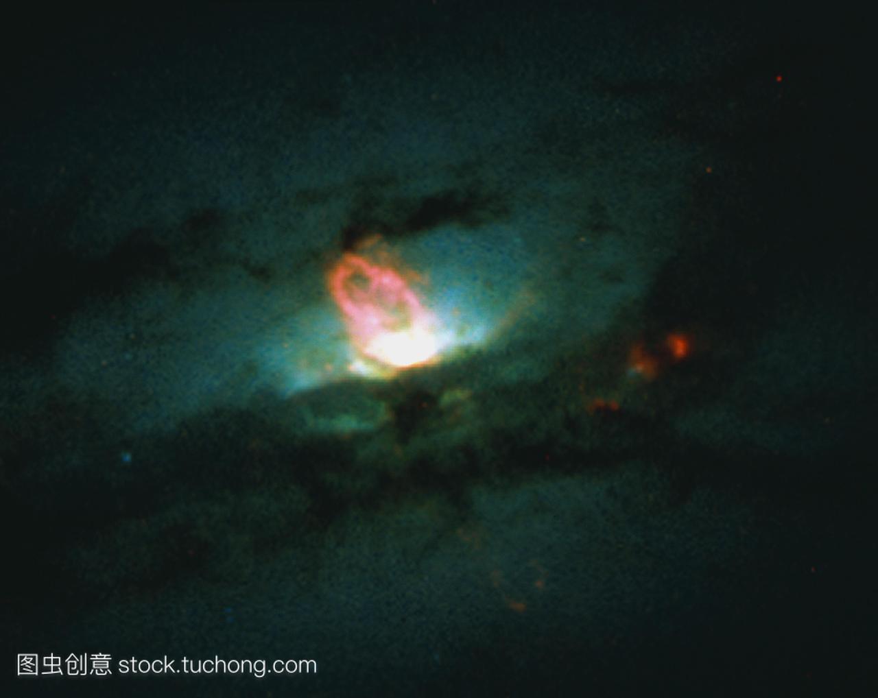 特殊的星系。奇特星系ngc4438核心的光学图像