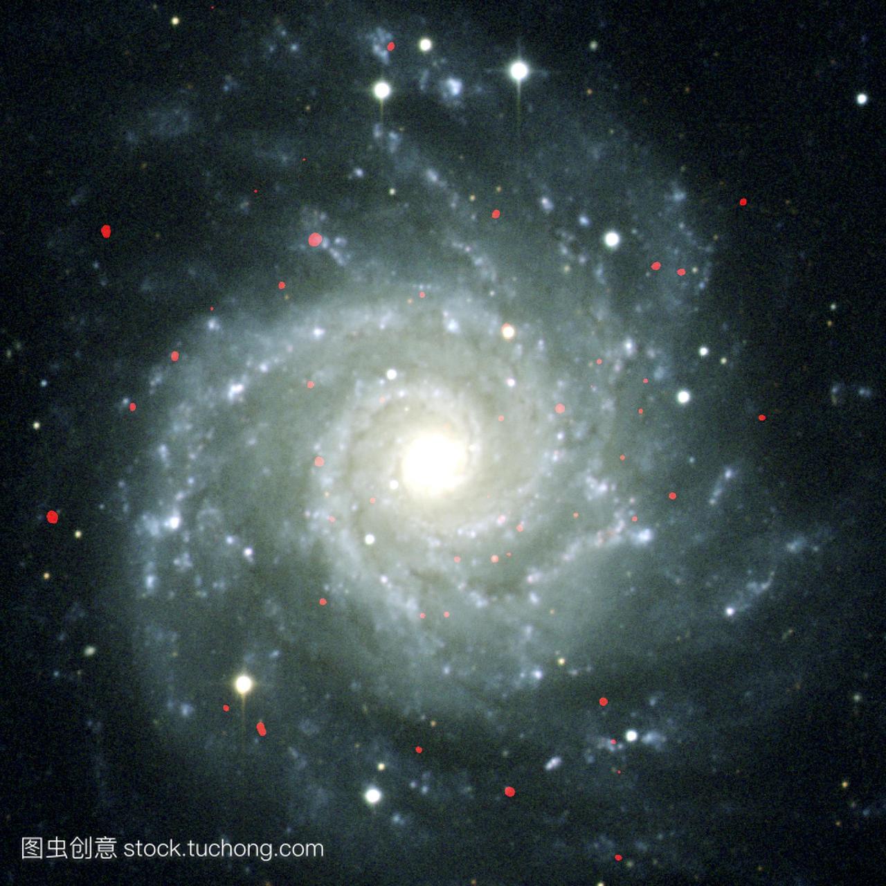 和钱德拉x射线望远镜图像。来源主要是黑洞。