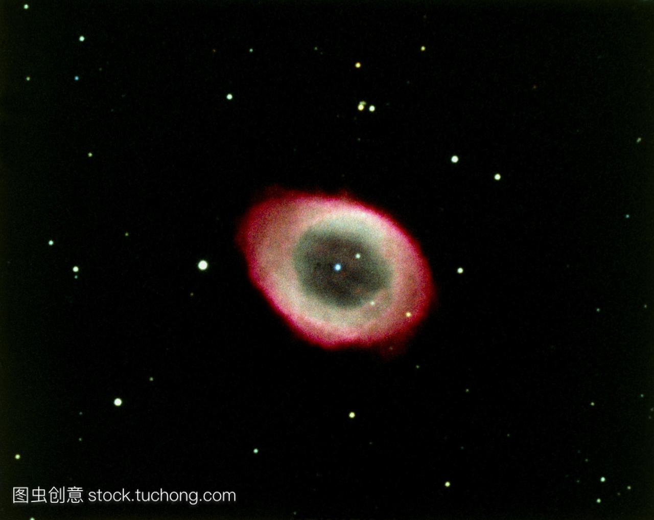 光学环状星云的照片m57ngc6720用fourmetre望