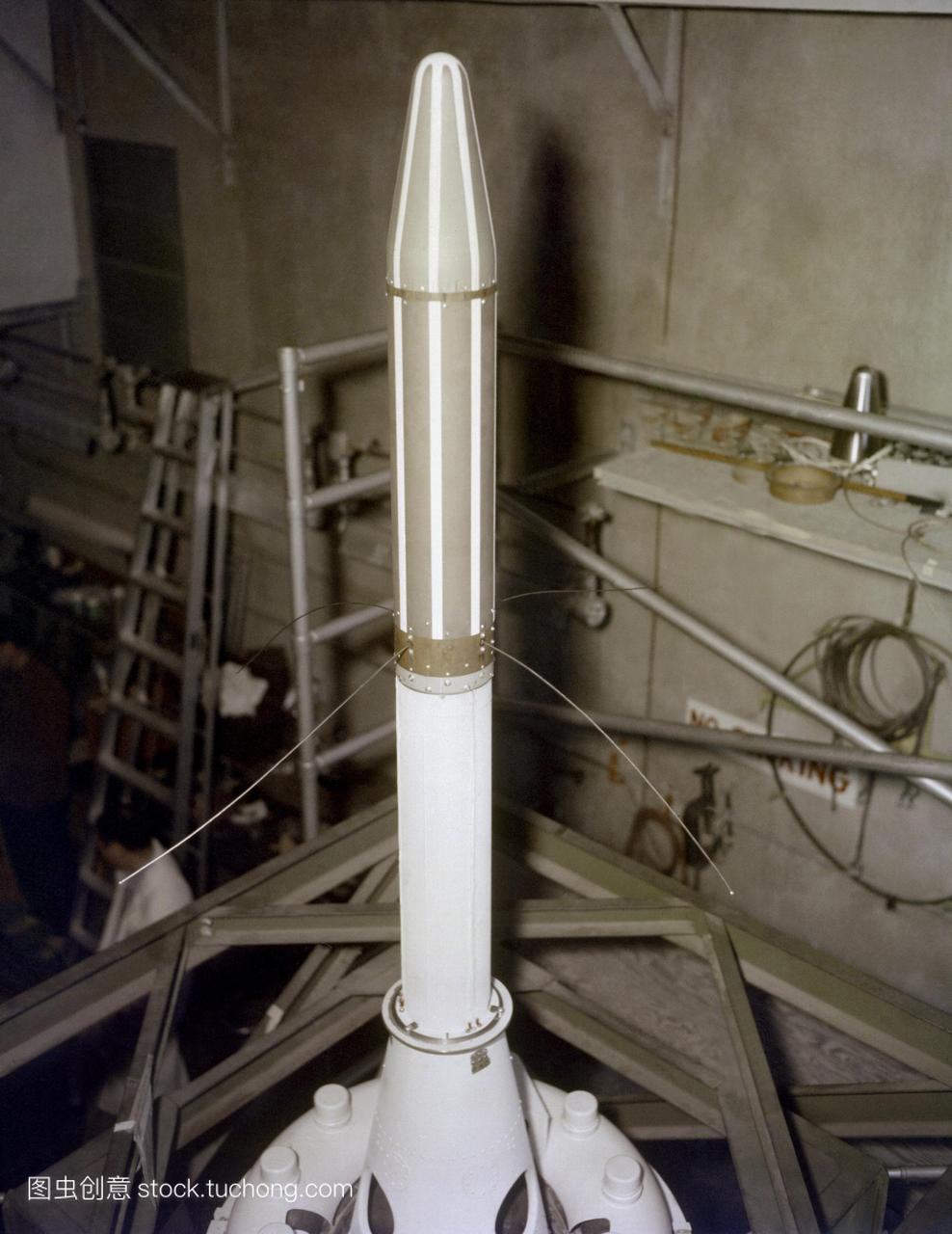 美国第一颗成功的人造卫星探索者1号,被安置