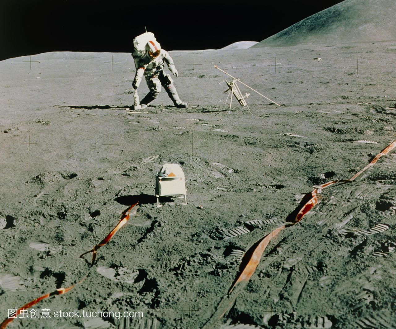 在月球上工作宇航员斯科特在阿波罗15号任务