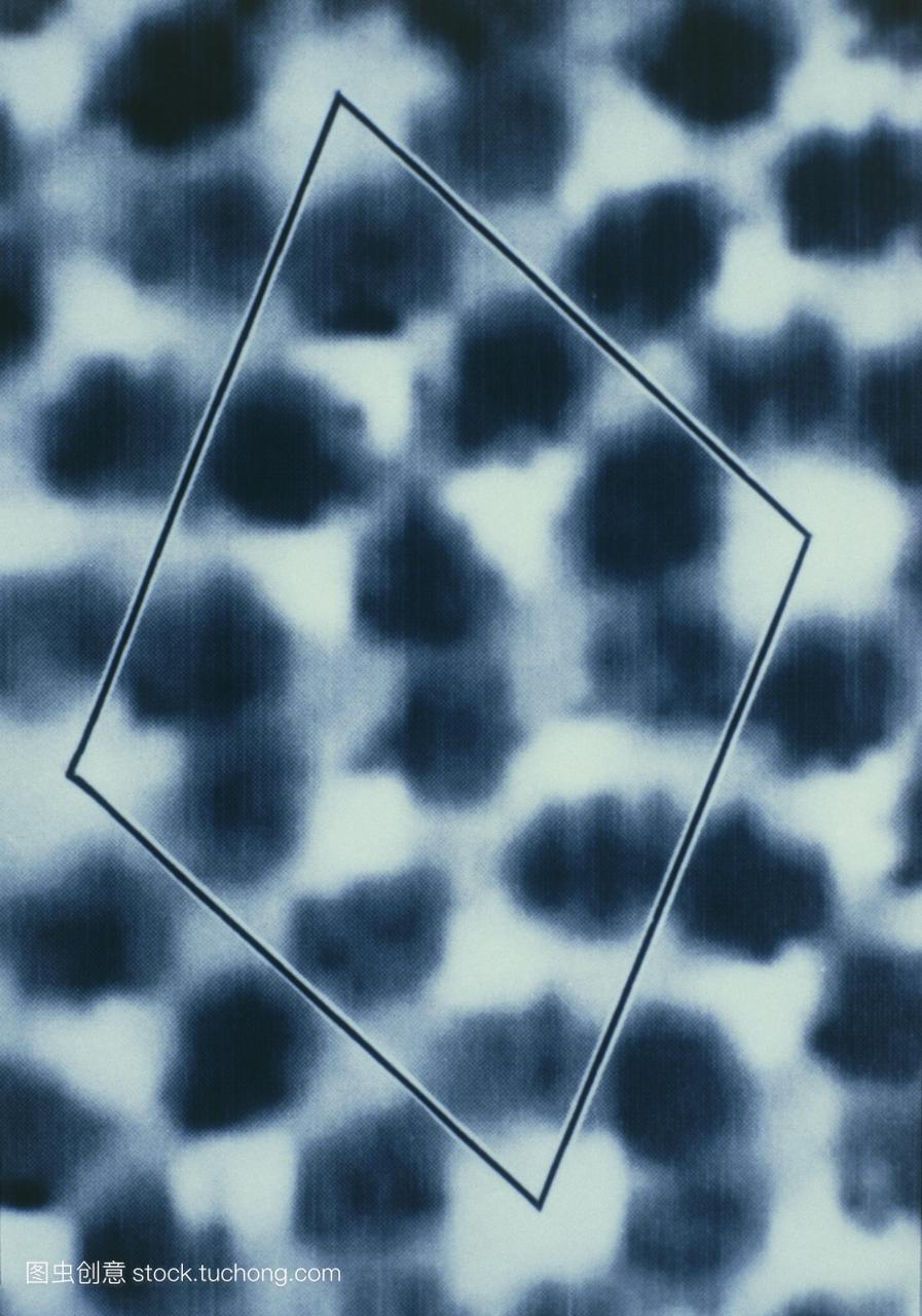 伪彩色扫描隧道显微镜的图像在晶体硅的原子和