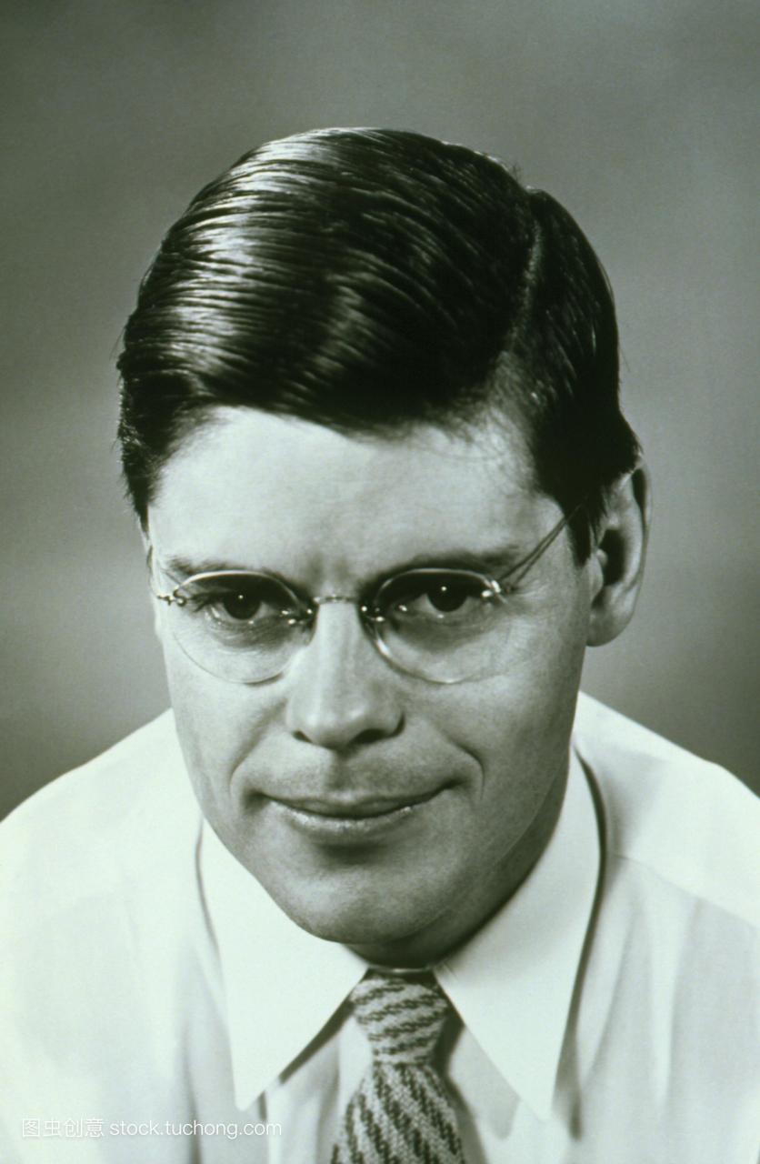 罗伯特·威尔逊b1914,美国粒子物理学家。威
