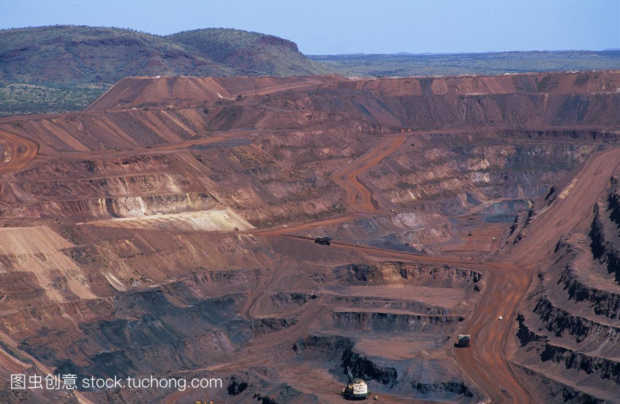 铁矿这是一个露天矿山矿山的表面材料直接开采