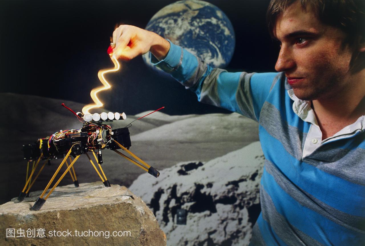 美国麻省理工学院mit制造的一种机器人昆虫成
