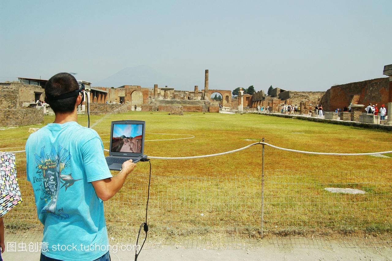 虚拟现实系统用于探索庞贝的罗马遗迹意大利。