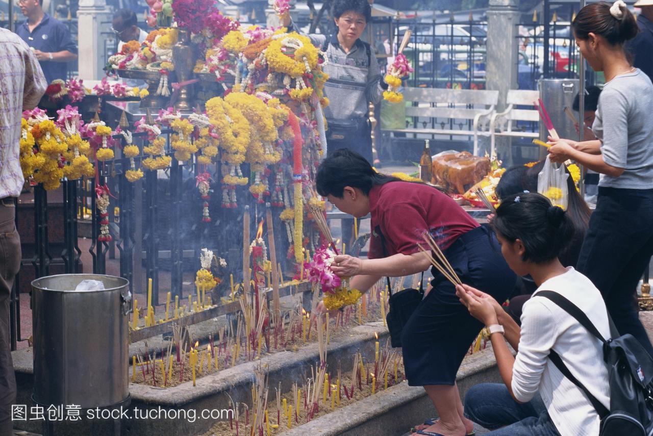 香的女性崇拜erewan神社在曼谷泰国,东南亚,亚