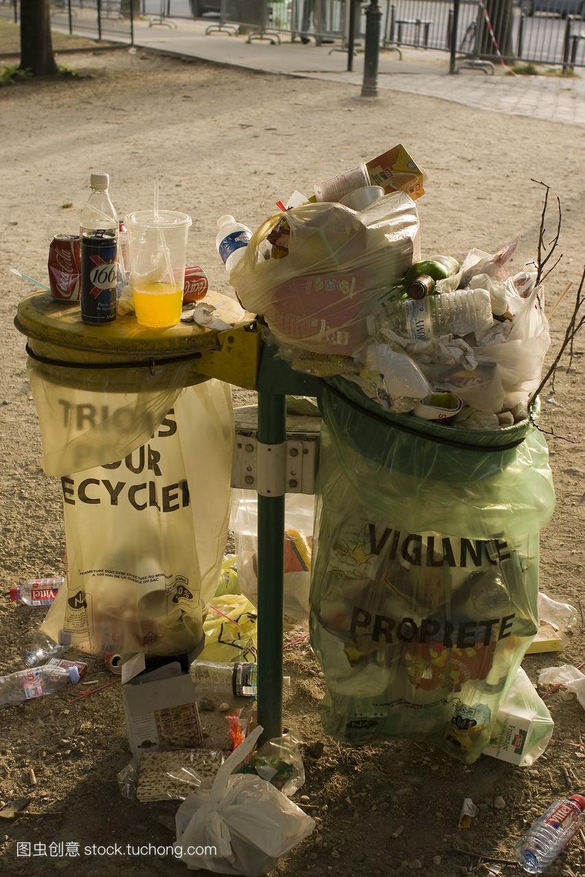 法国巴黎垃圾桶