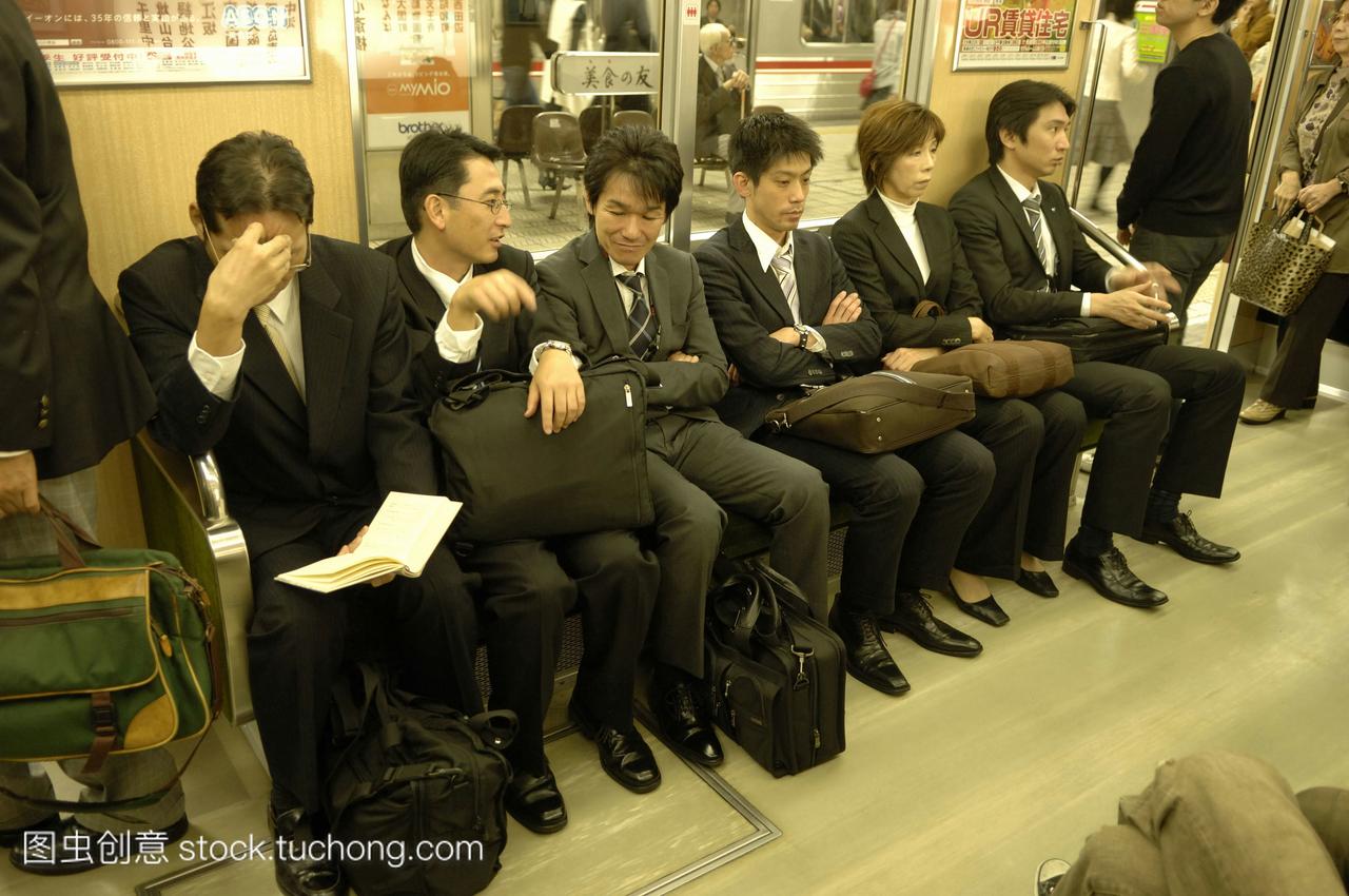 日本东京地铁的商人