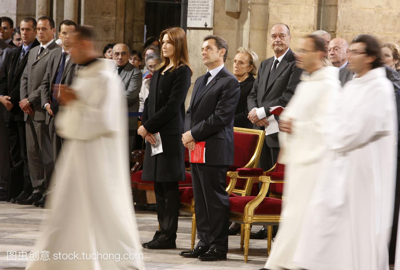 安魂弥撒曲萨科齐总统和他的妻子巴黎圣母院巴