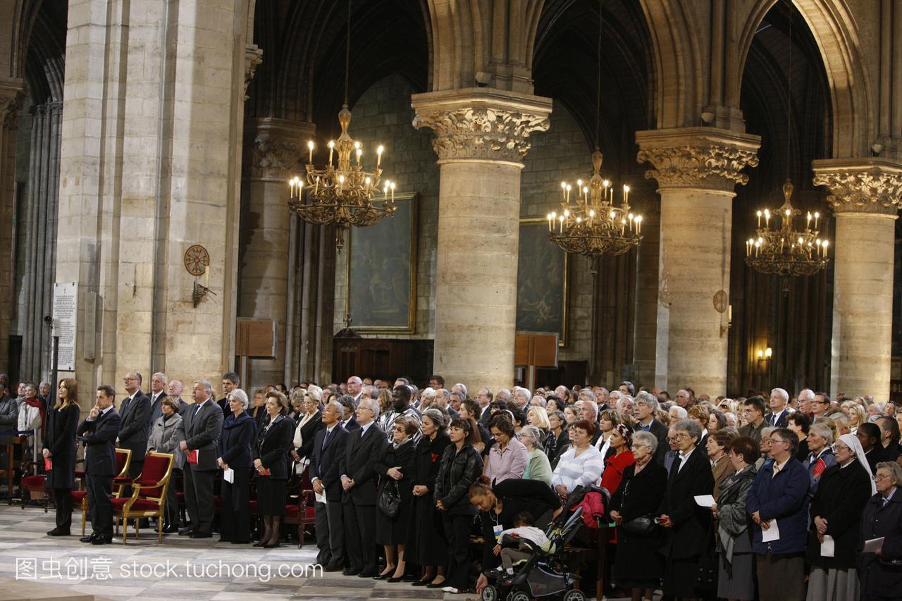 安魂弥撒曲萨科齐总统和他的妻子巴黎圣母院巴