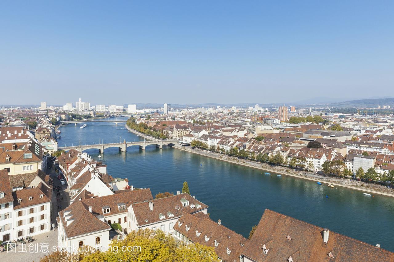瑞士巴塞尔城市和莱茵河从巴塞尔大教堂