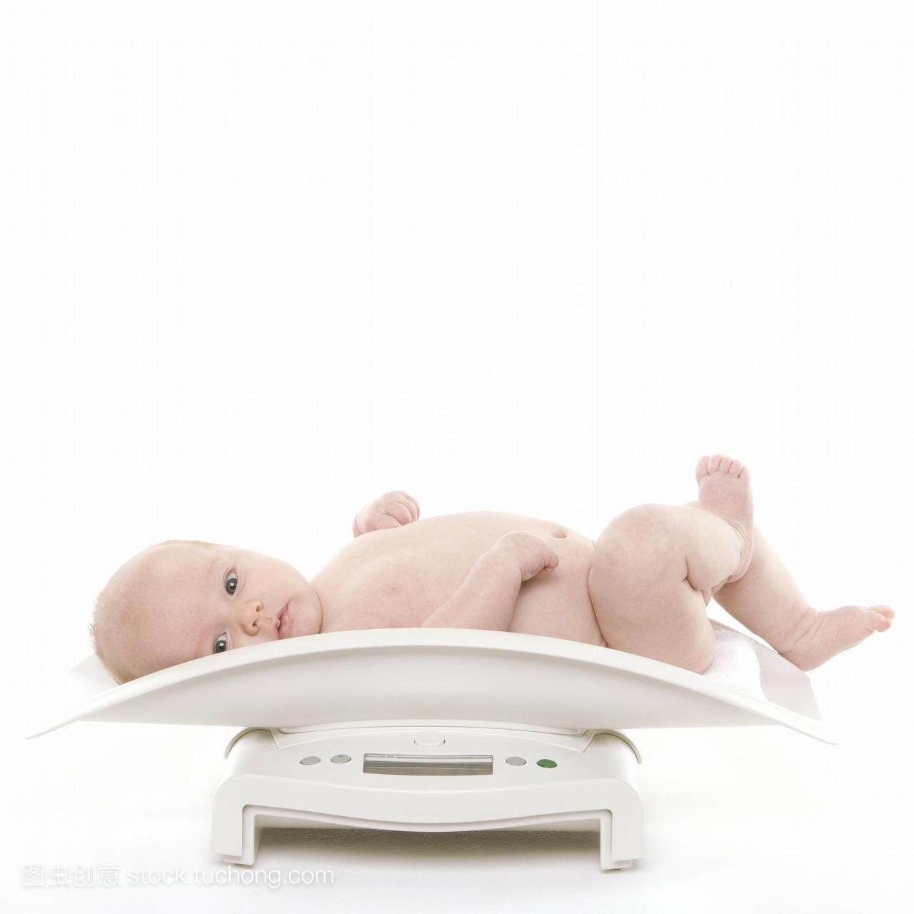 婴儿,体重仪,0到6个月,面对镜头,科技医疗,新生