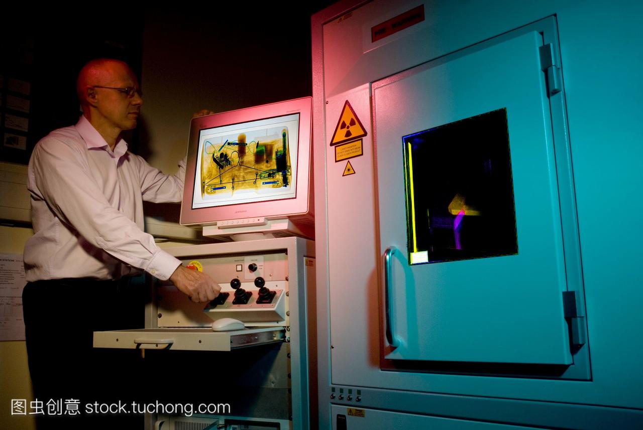 3dx射线安全扫描器发展。科学家使用成像设备