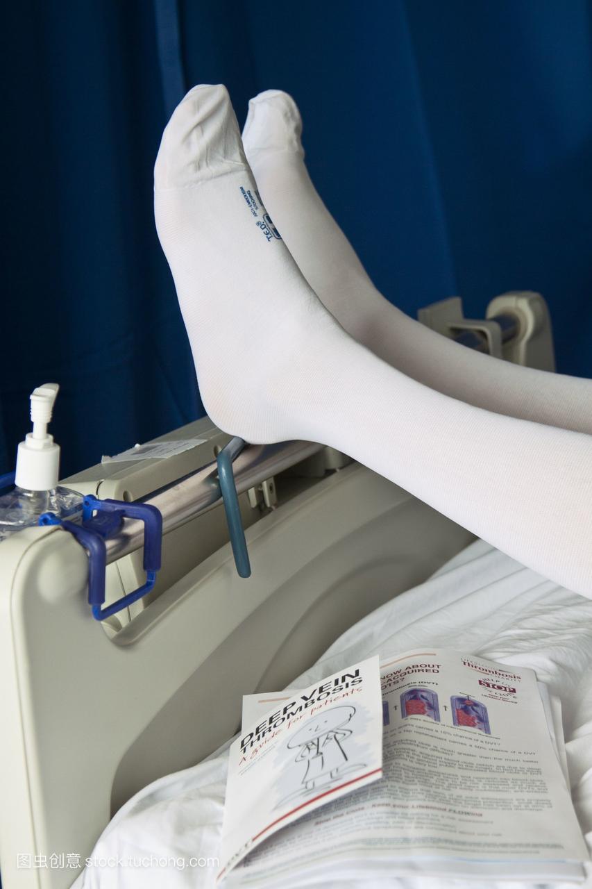 模型发布。深静脉血栓形成长袜被病人在病床上