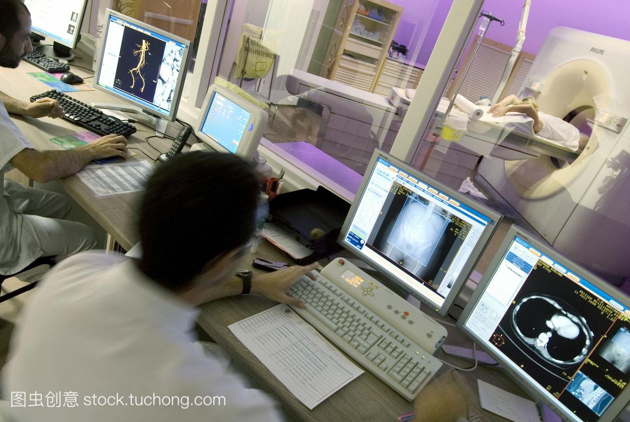 ct扫描。对女性病人进行计算机断层扫描ct扫描