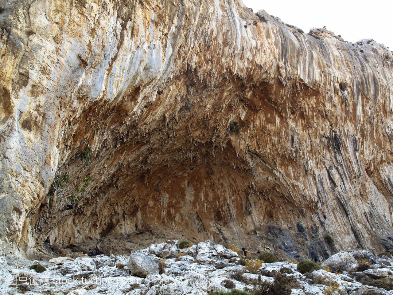 石灰岩洞穴。这是位于希腊东南部的爱琴海的希