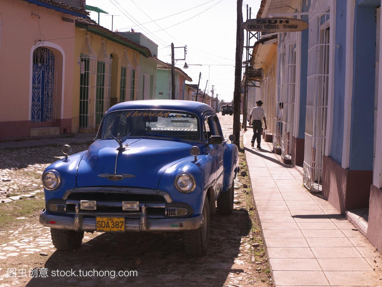 与古巴人与美国古典汽车,特立尼达,古巴,拉丁美