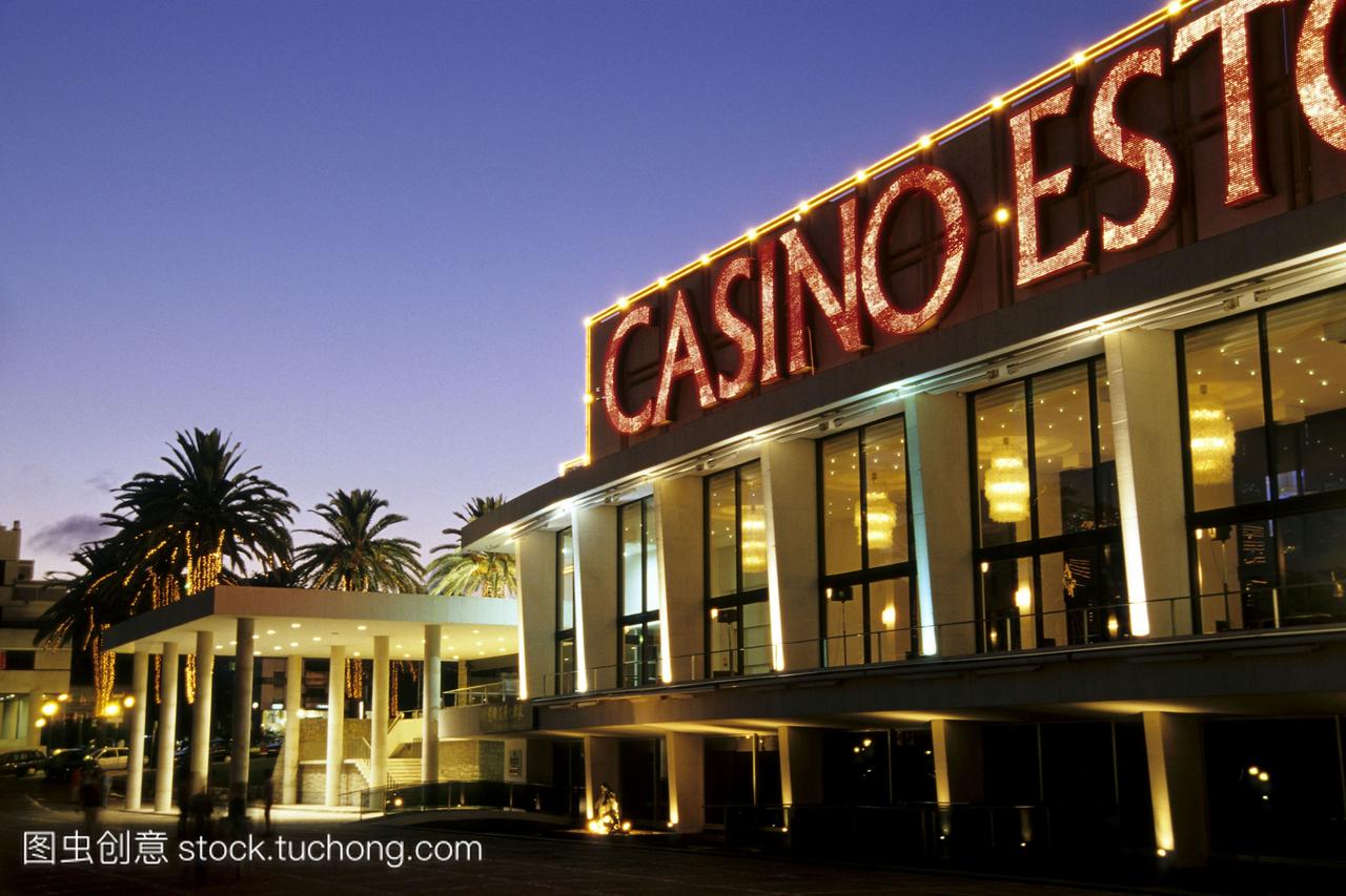 赌场estoril在晚上,一个赌场在传统的现代建筑。